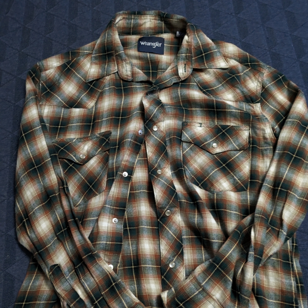 One medium long sleeve medium wrangler button up
